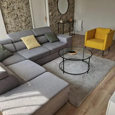 Spacious With Balcony Apartment *